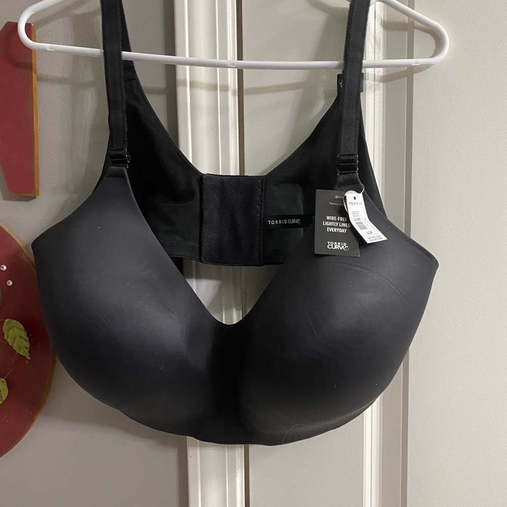 Black bra from Torrid… no underwire size 42f